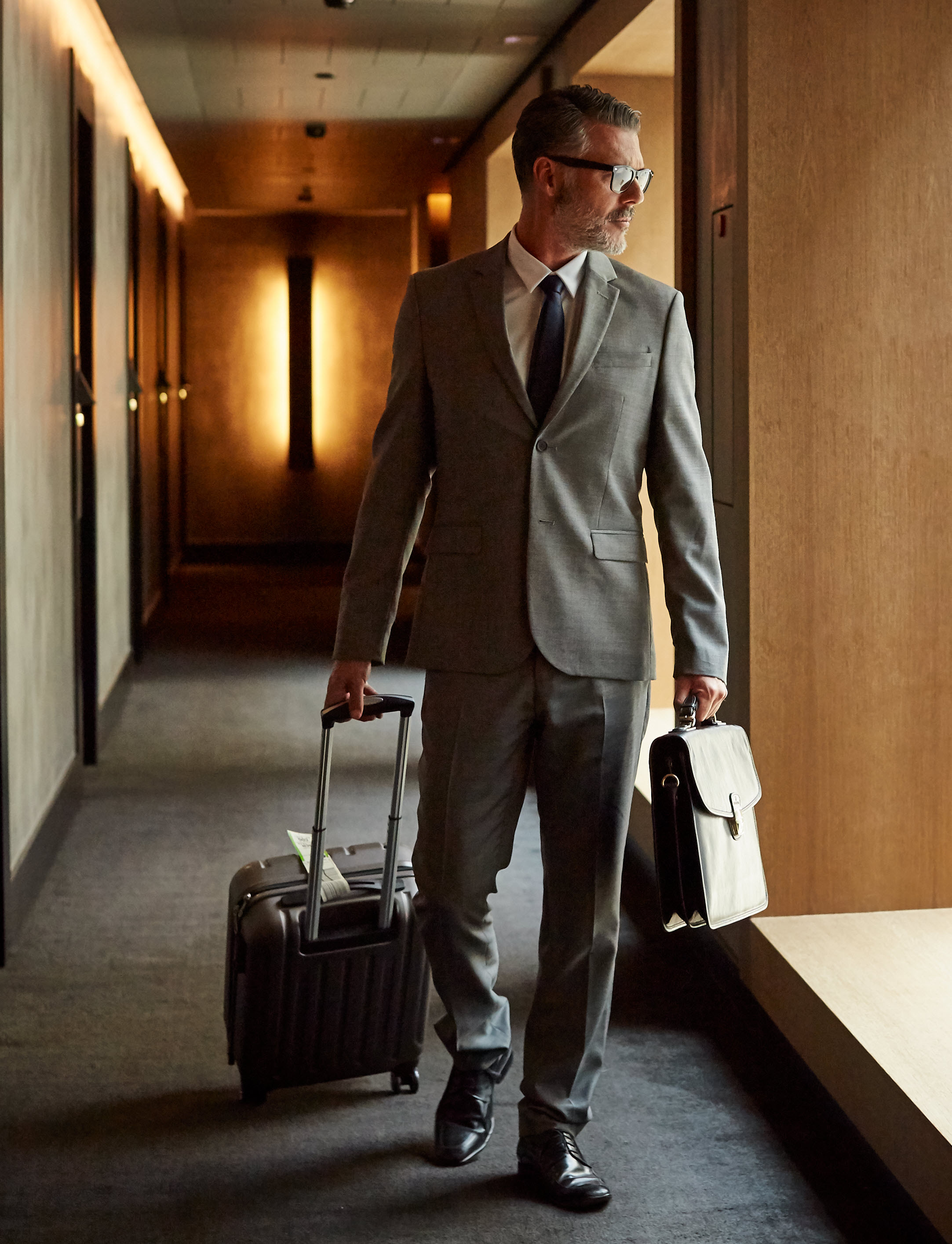 Businessman arriving at hotel.